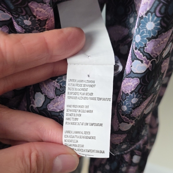 Tristan Floral Print Blouse with Bell Sleeves & Pearl Back Buttons – Size P/S - Picture 6 of 11